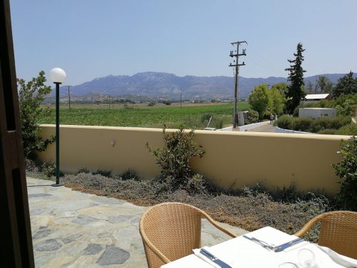 Restaurant mit Blick auf die Berge